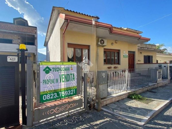 casa indipendente in vendita a Santa Maria a Vico