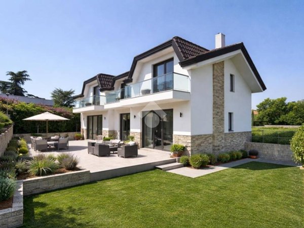 casa indipendente in vendita a Santa Maria a Vico