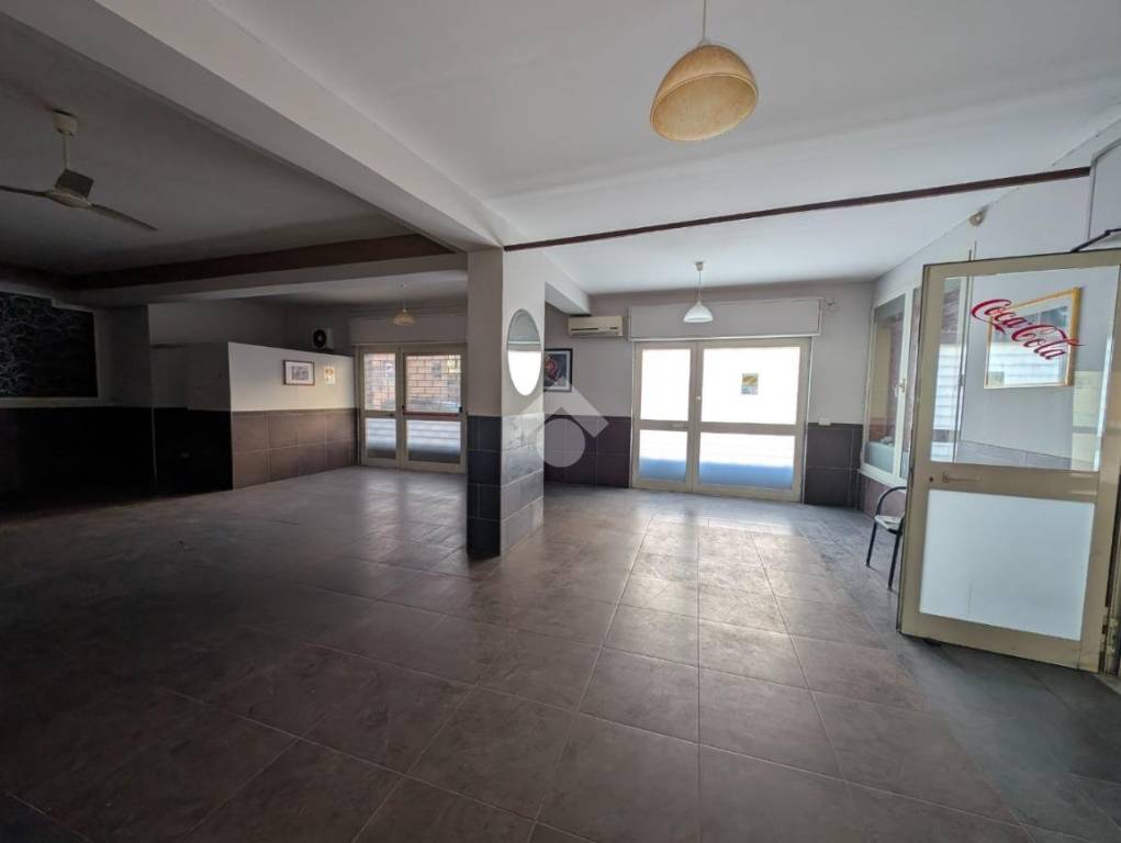 negozio in vendita a Santa Maria a Vico