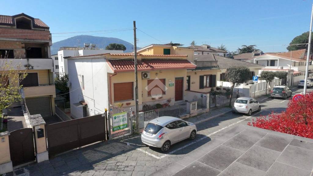 casa indipendente in vendita a Santa Maria a Vico