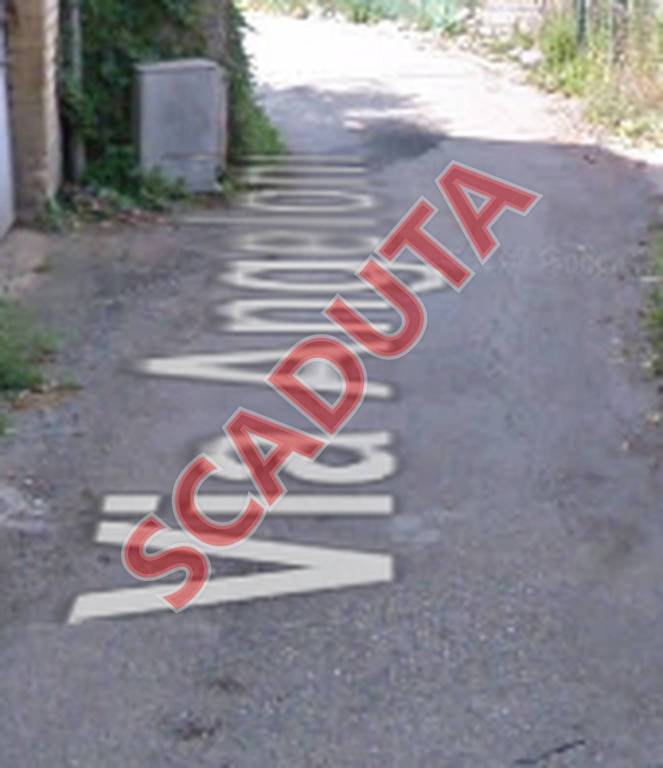 locale commerciale in vendita a Santa Maria a Vico