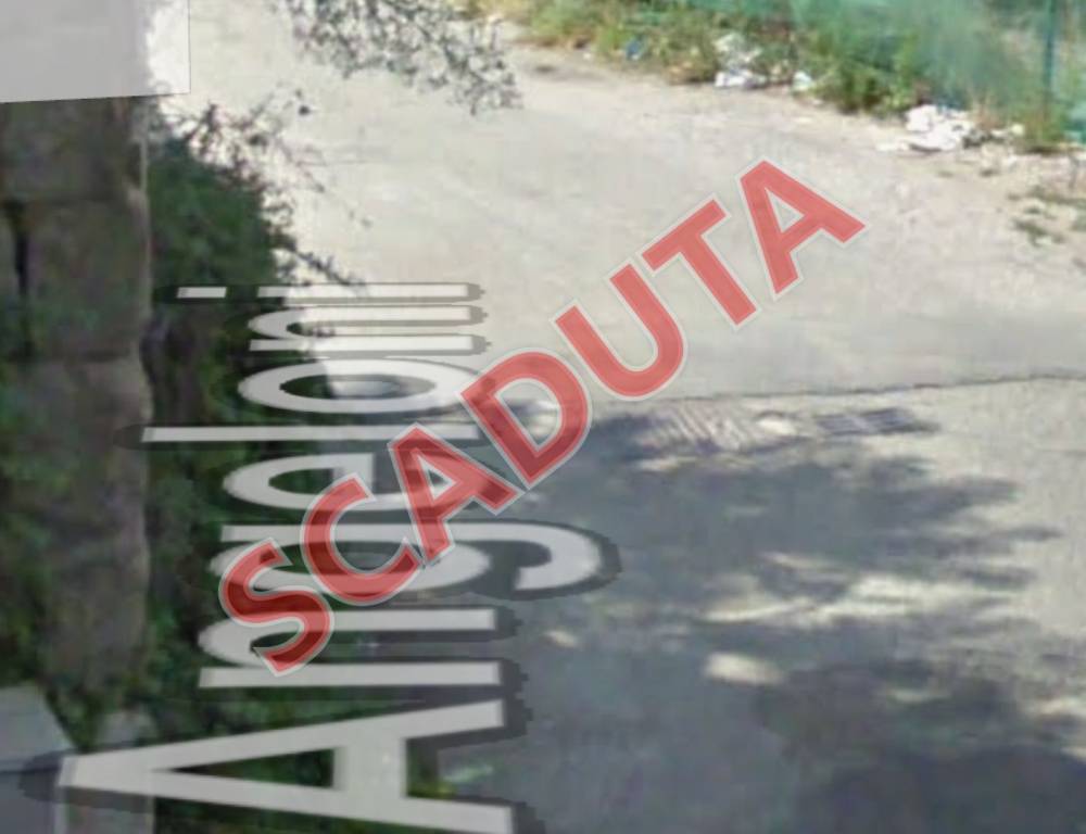 locale commerciale in vendita a Santa Maria a Vico