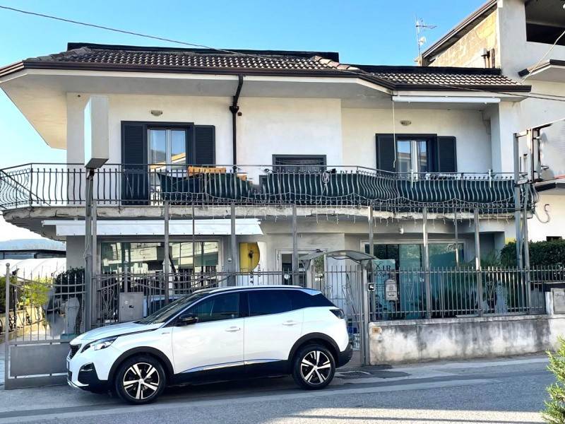 intera palazzina in vendita a Santa Maria a Vico