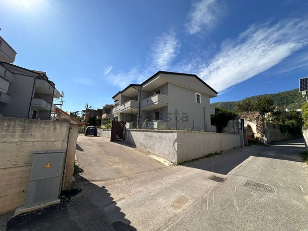casa indipendente in vendita a Santa Maria a Vico
