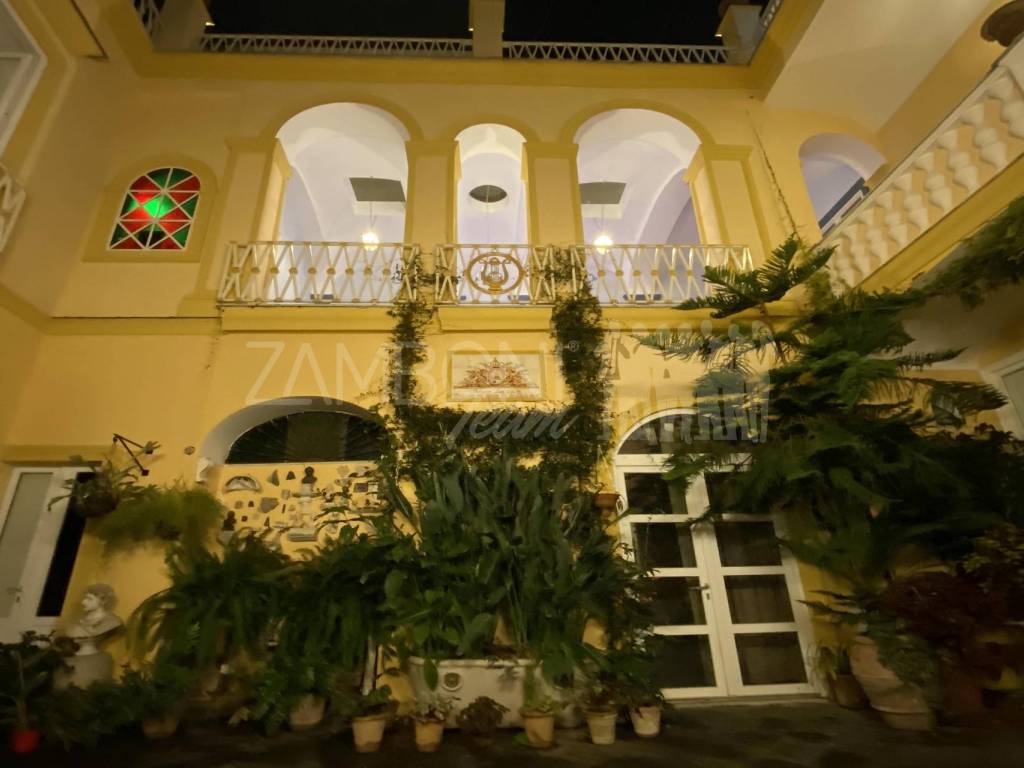 intera palazzina in vendita a Santa Maria Capua Vetere