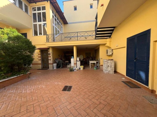 intera palazzina in vendita a Santa Maria Capua Vetere