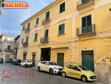 locale commerciale in vendita a Santa Maria Capua Vetere