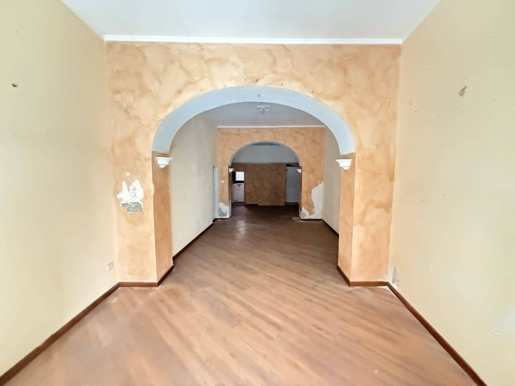 negozio in vendita a Santa Maria Capua Vetere