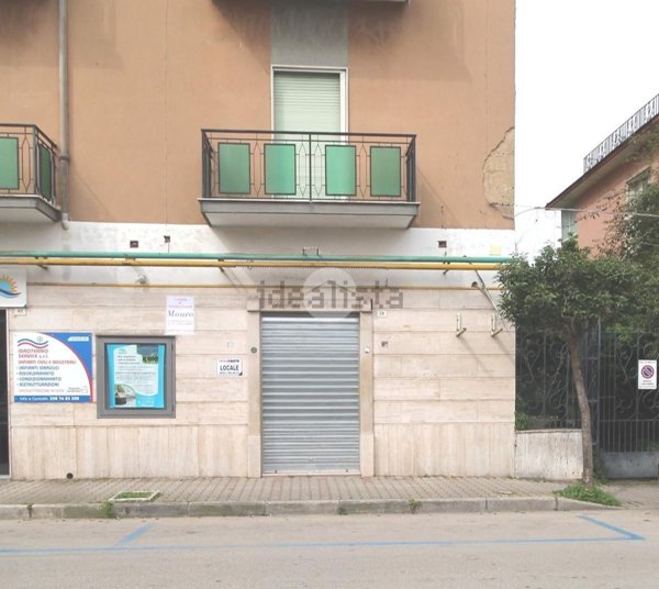 locale commerciale in vendita a Santa Maria Capua Vetere