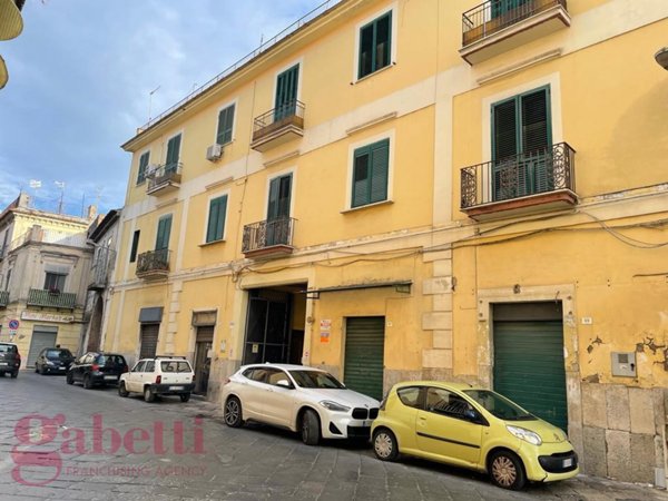 locale commerciale in vendita a Santa Maria Capua Vetere