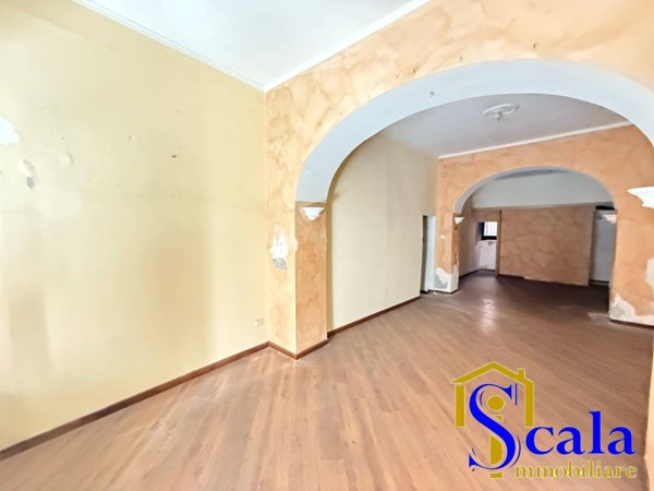 locale commerciale in vendita a Santa Maria Capua Vetere