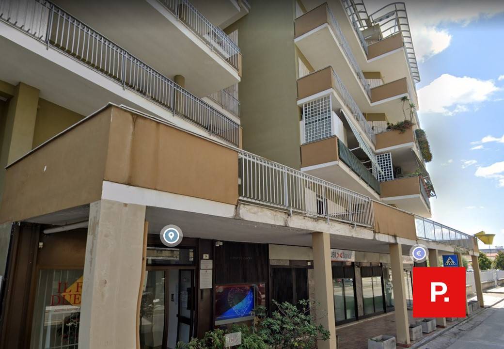 locale commerciale in vendita a Santa Maria Capua Vetere