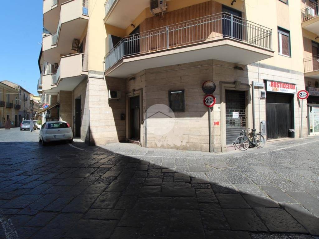 negozio in vendita a Santa Maria Capua Vetere