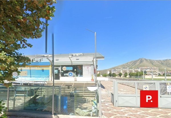 locale commerciale in vendita a Santa Maria Capua Vetere