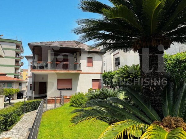 casa indipendente in vendita a Santa Maria Capua Vetere