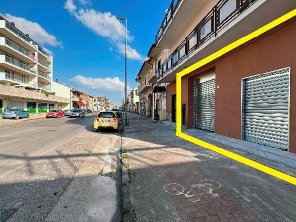 negozio in vendita a Santa Maria Capua Vetere