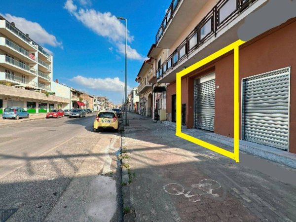 negozio in vendita a Santa Maria Capua Vetere