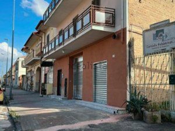 locale commerciale in vendita a Santa Maria Capua Vetere