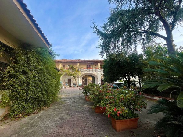 locale di sgombero in vendita a Santa Maria Capua Vetere