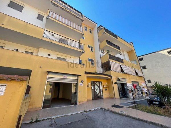 locale commerciale in vendita a Santa Maria Capua Vetere