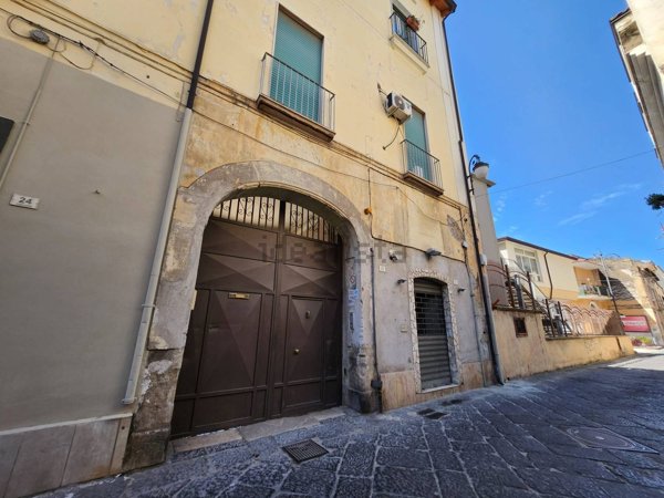 locale commerciale in vendita a Santa Maria Capua Vetere
