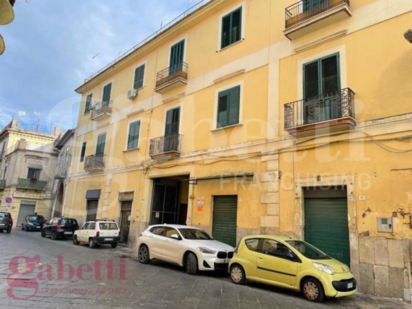 negozio in vendita a Santa Maria Capua Vetere
