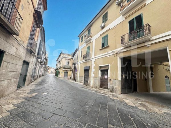 negozio in vendita a Santa Maria Capua Vetere