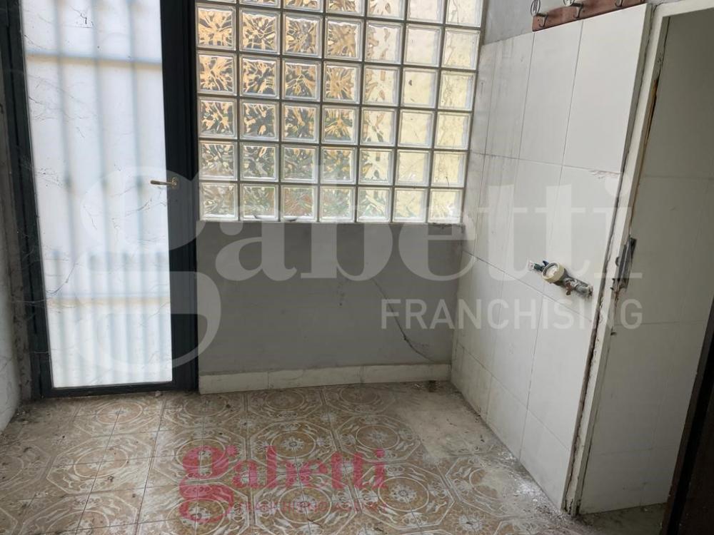 negozio in vendita a Santa Maria Capua Vetere