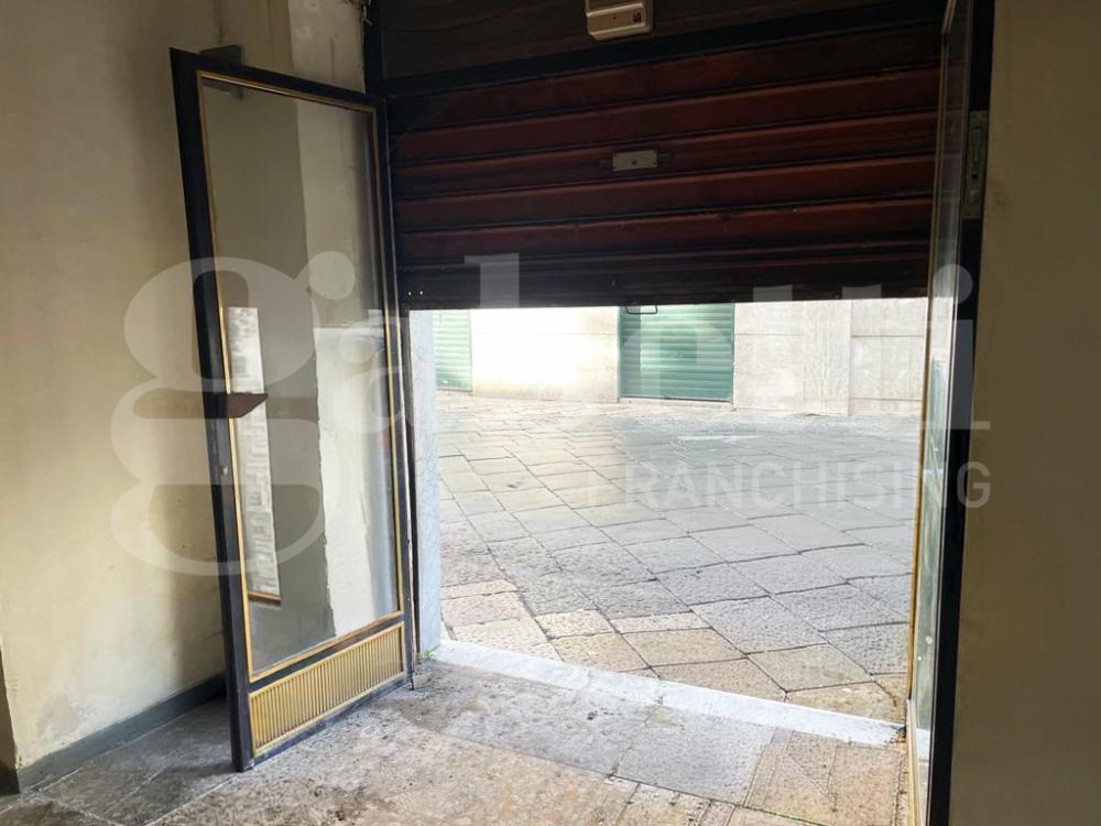 negozio in vendita a Santa Maria Capua Vetere