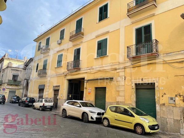 negozio in vendita a Santa Maria Capua Vetere