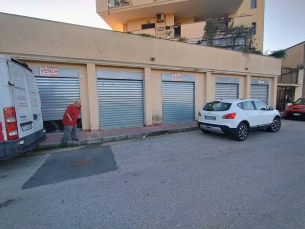 locale commerciale in vendita a Santa Maria Capua Vetere