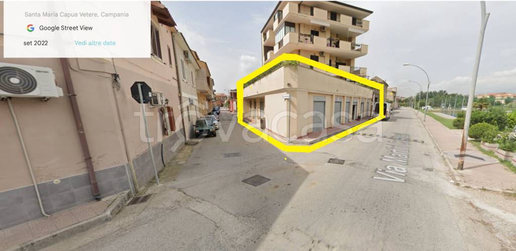 locale commerciale in vendita a Santa Maria Capua Vetere