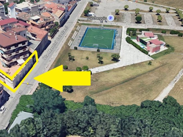 locale commerciale in vendita a Santa Maria Capua Vetere