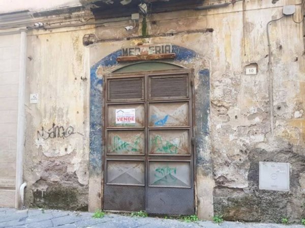 negozio in vendita a Santa Maria Capua Vetere
