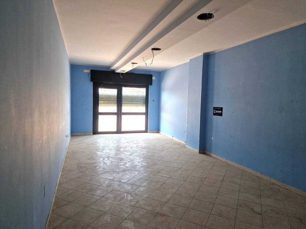 negozio in vendita a Santa Maria Capua Vetere