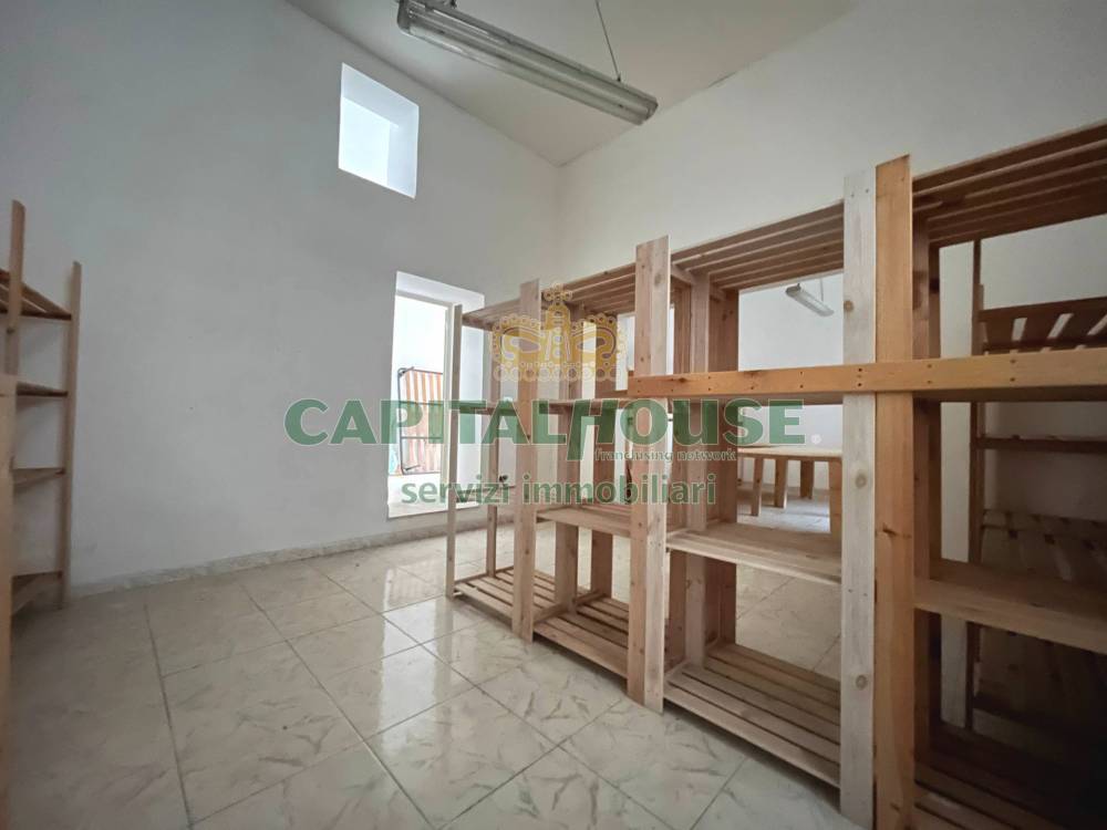 negozio in vendita a Santa Maria Capua Vetere