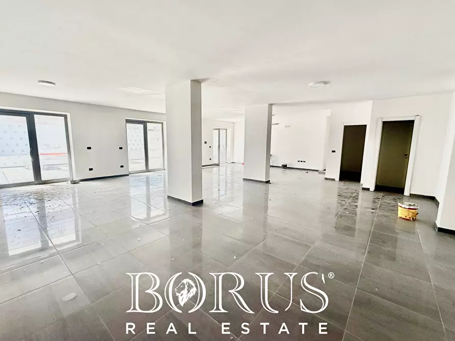 locale commerciale in vendita a Santa Maria Capua Vetere