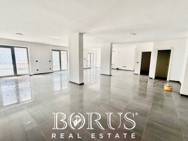 locale commerciale in vendita a Santa Maria Capua Vetere