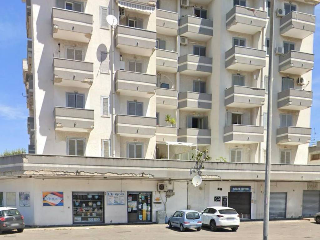 locale commerciale in vendita a Santa Maria Capua Vetere