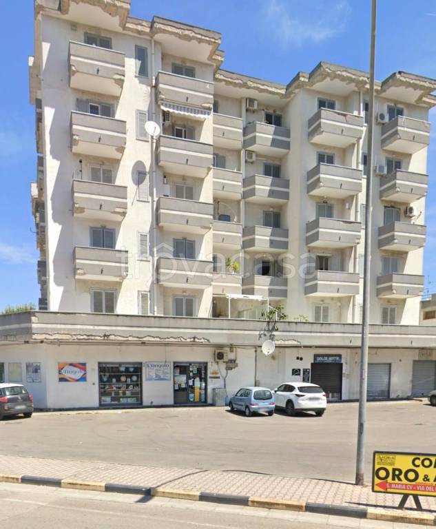 locale commerciale in vendita a Santa Maria Capua Vetere