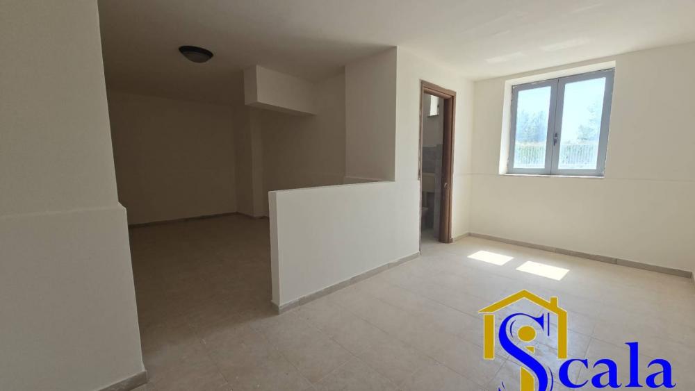 locale di sgombero in vendita a Santa Maria Capua Vetere