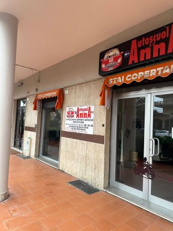 negozio in vendita a Santa Maria Capua Vetere