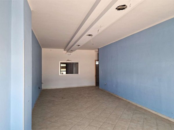 locale commerciale in vendita a Santa Maria Capua Vetere