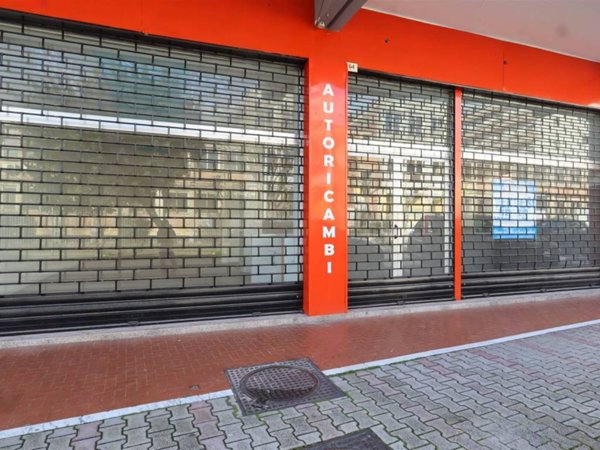 negozio in vendita a Santa Maria Capua Vetere