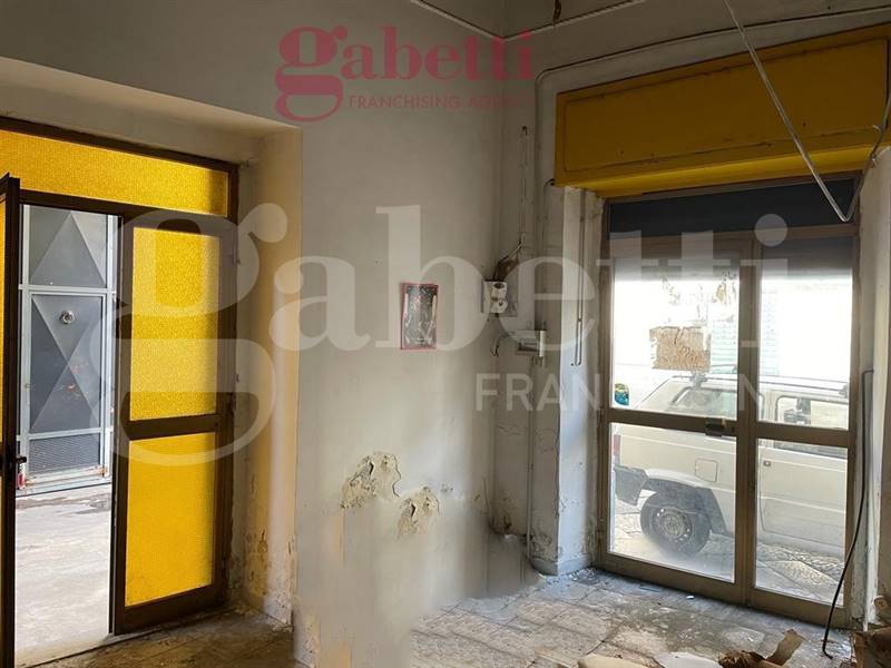negozio in vendita a Santa Maria Capua Vetere
