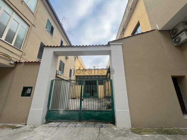 locale commerciale in vendita a Santa Maria Capua Vetere