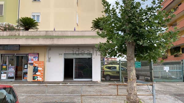 locale commerciale in vendita a Santa Maria Capua Vetere
