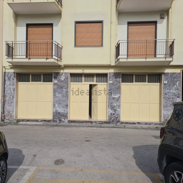 negozio in vendita a Santa Maria Capua Vetere