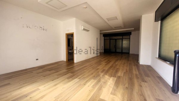 locale commerciale in vendita a Santa Maria Capua Vetere