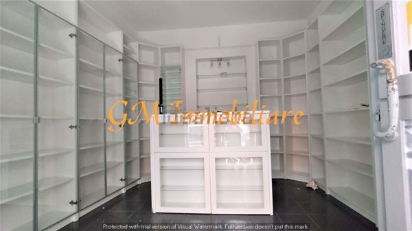 locale commerciale in vendita a Santa Maria Capua Vetere